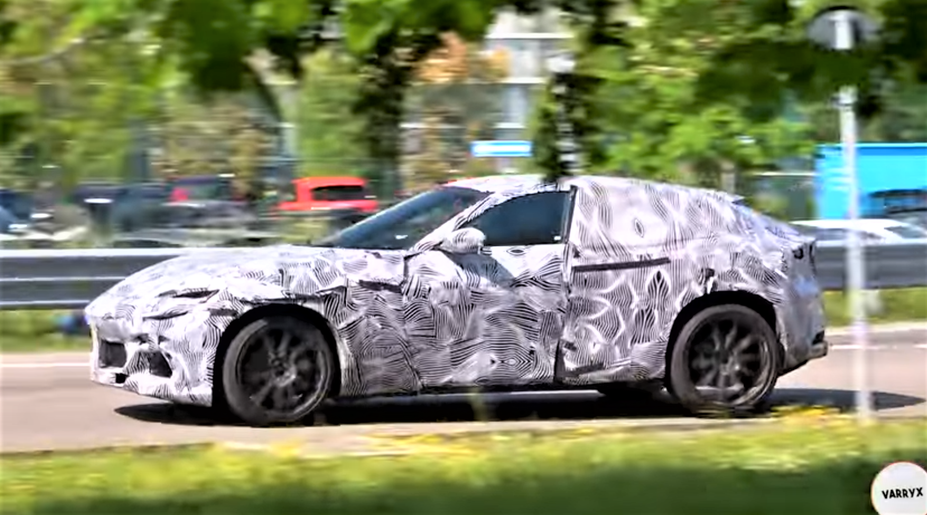 Ferrari ngầm xác nhận siêu SUV Purosangue sẽ lắp động cơ V12 mới